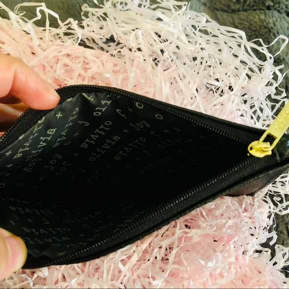 ๐2/$30-Olivia & Joy + Clarins Make Up Bundle - Picture 3 of 9